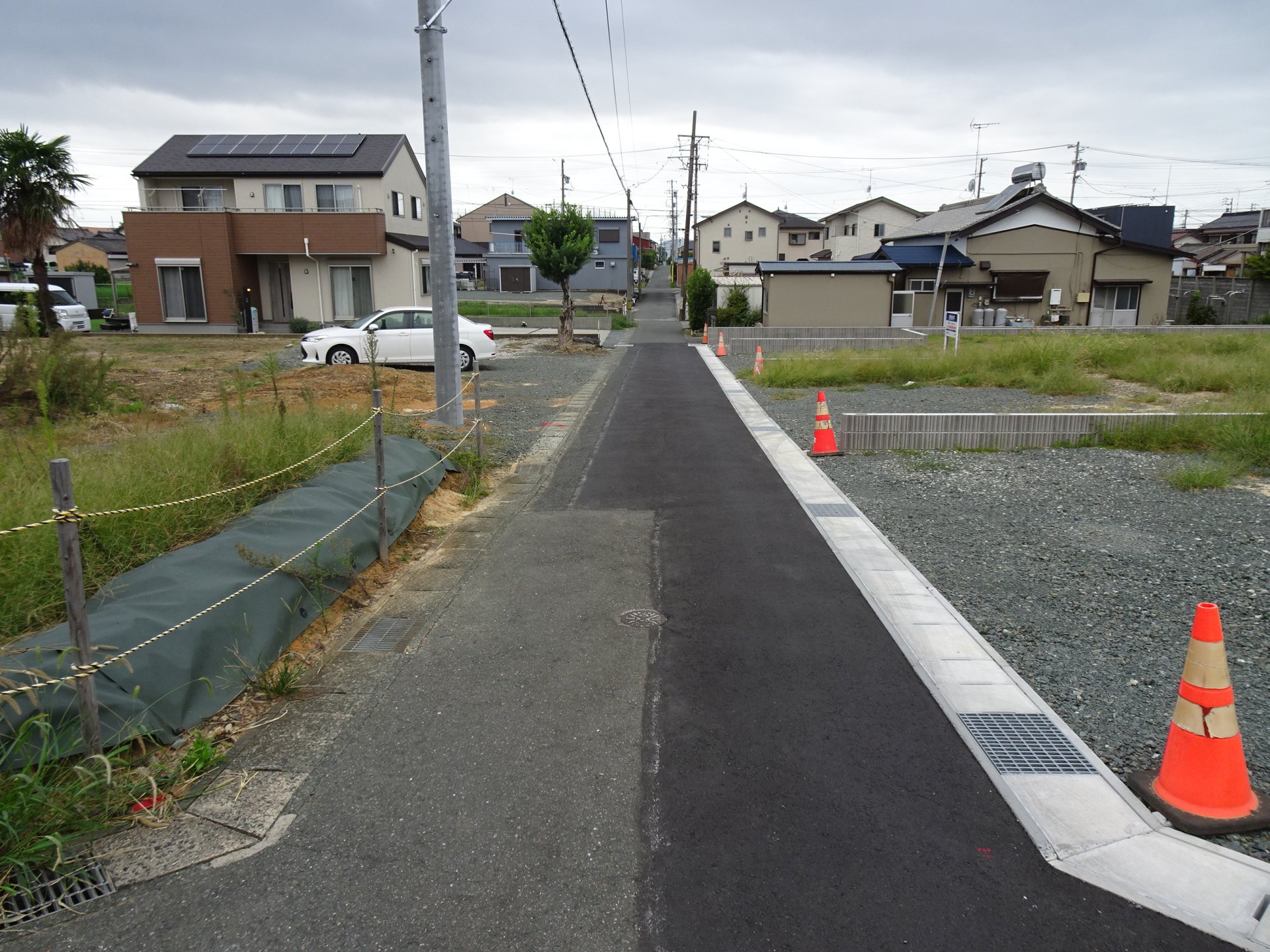 前面道路含む外観