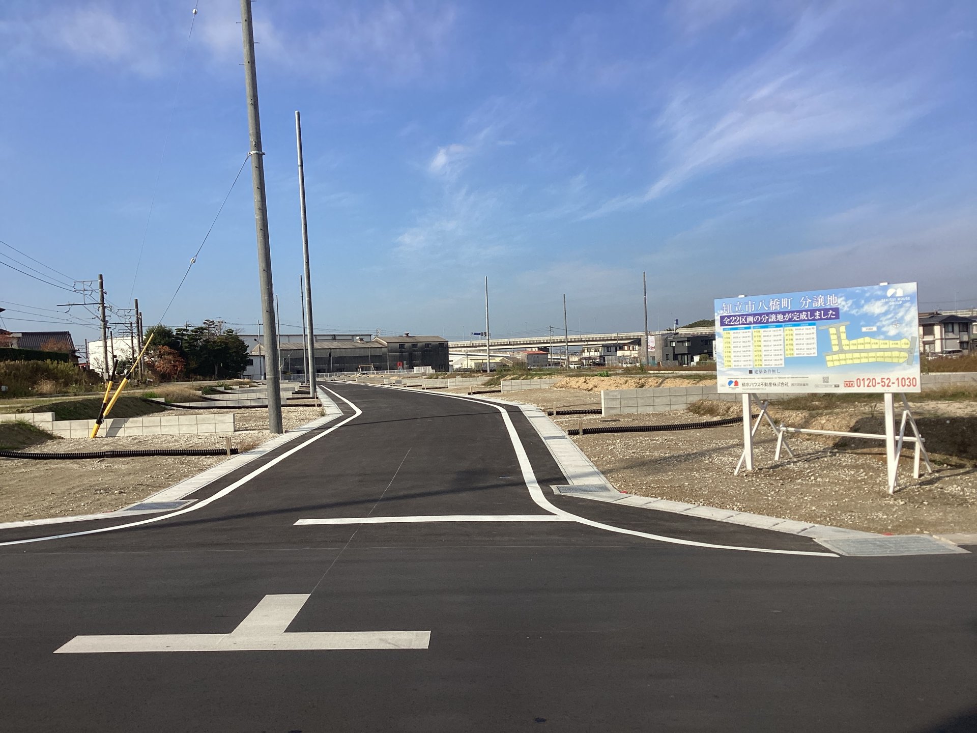 前面道路含む外観