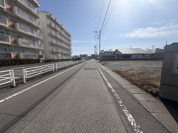 前面道路含む外観