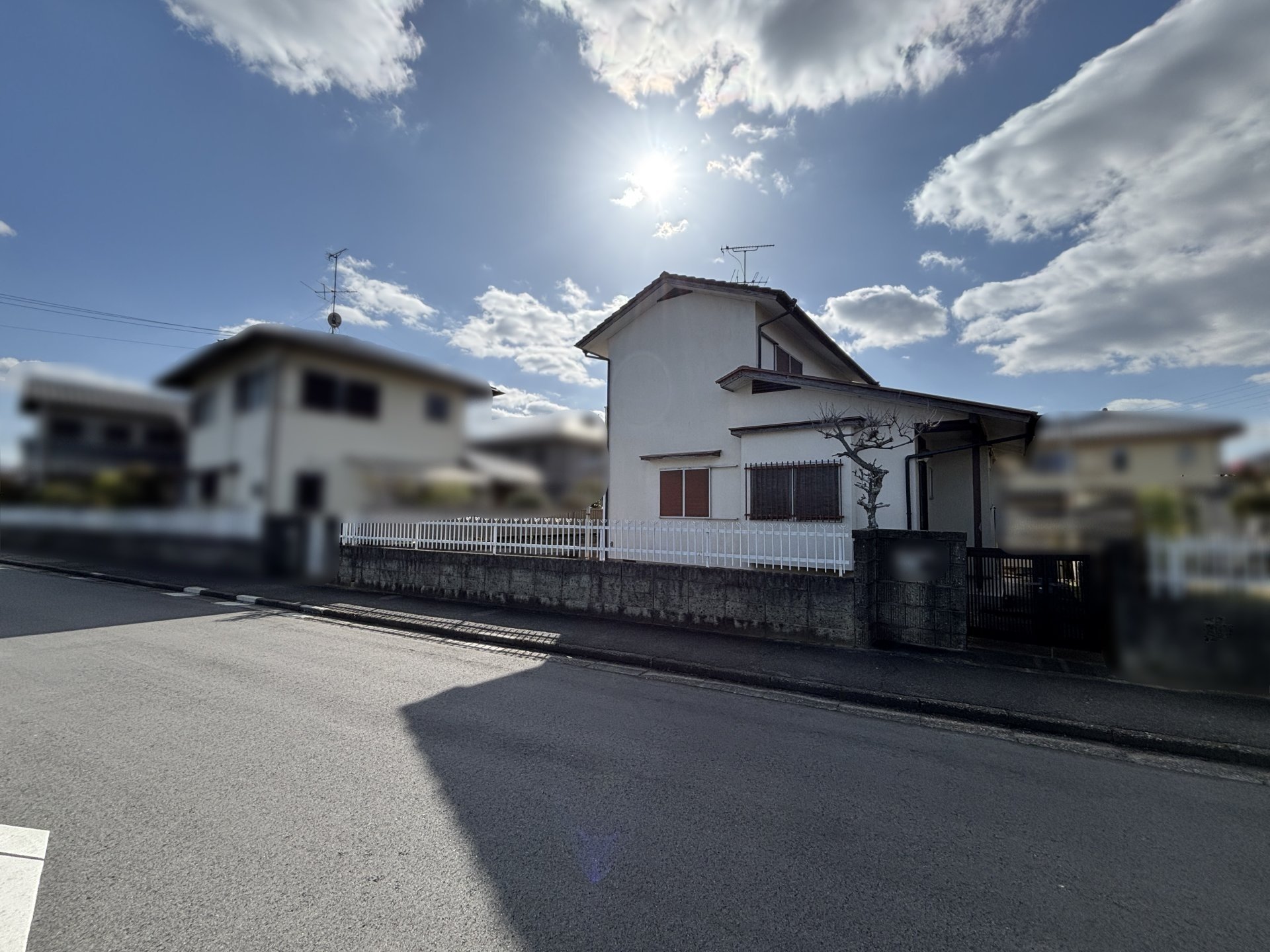 前面道路含む外観