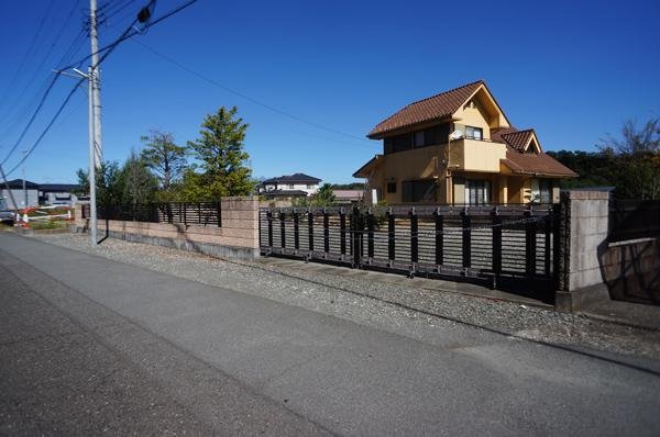 前面道路含む外観