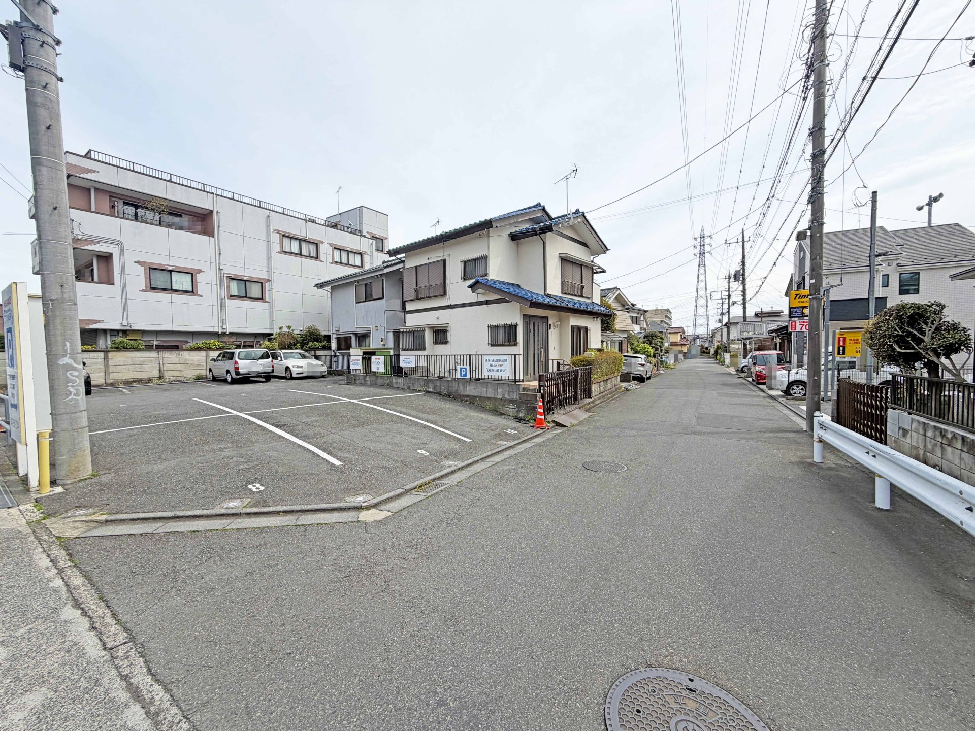 前面道路含む外観