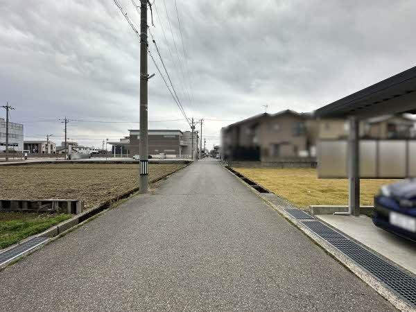 前面道路含む外観