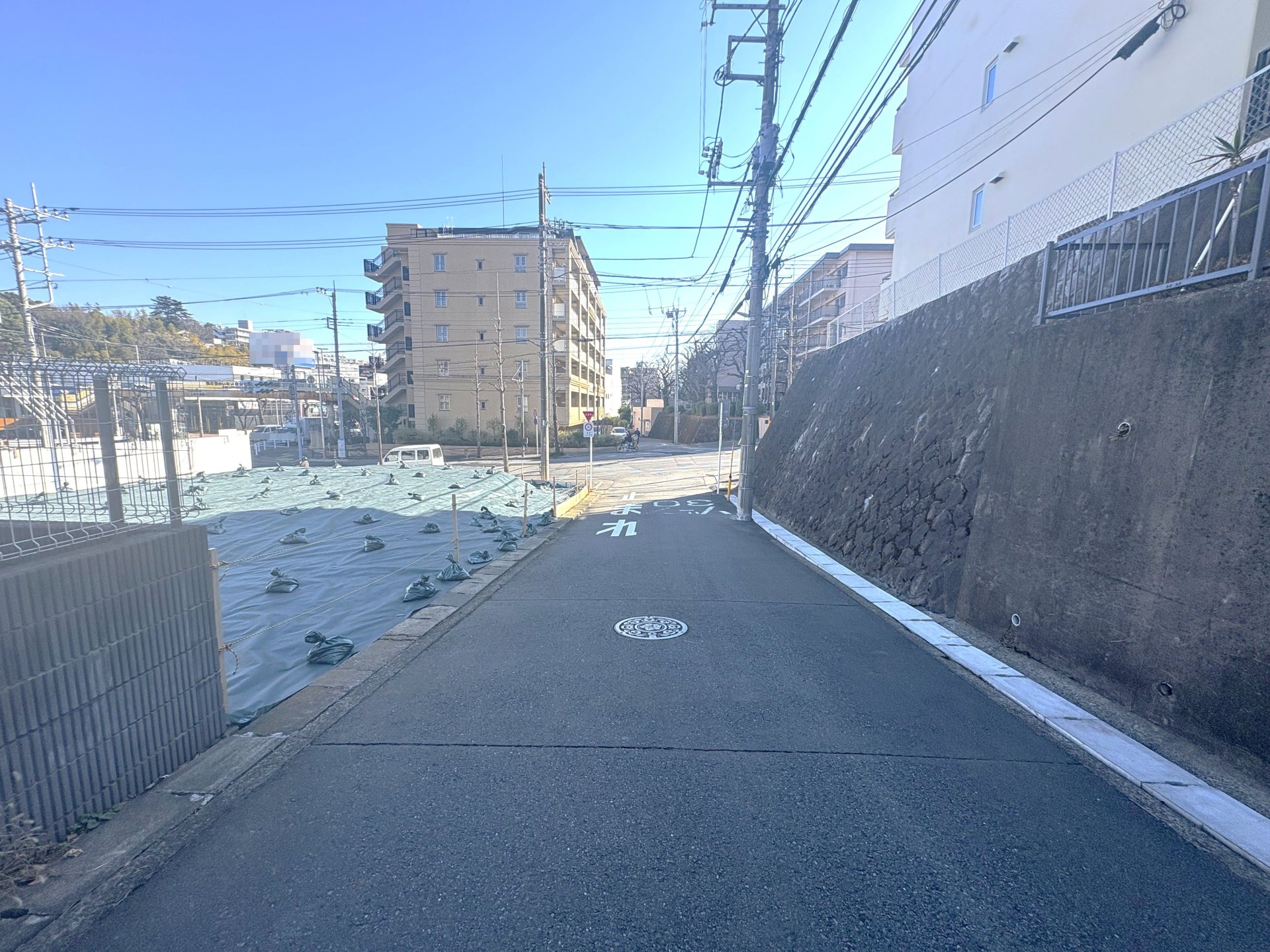前面道路含む外観