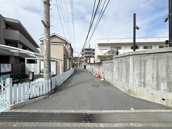 前面道路含む外観