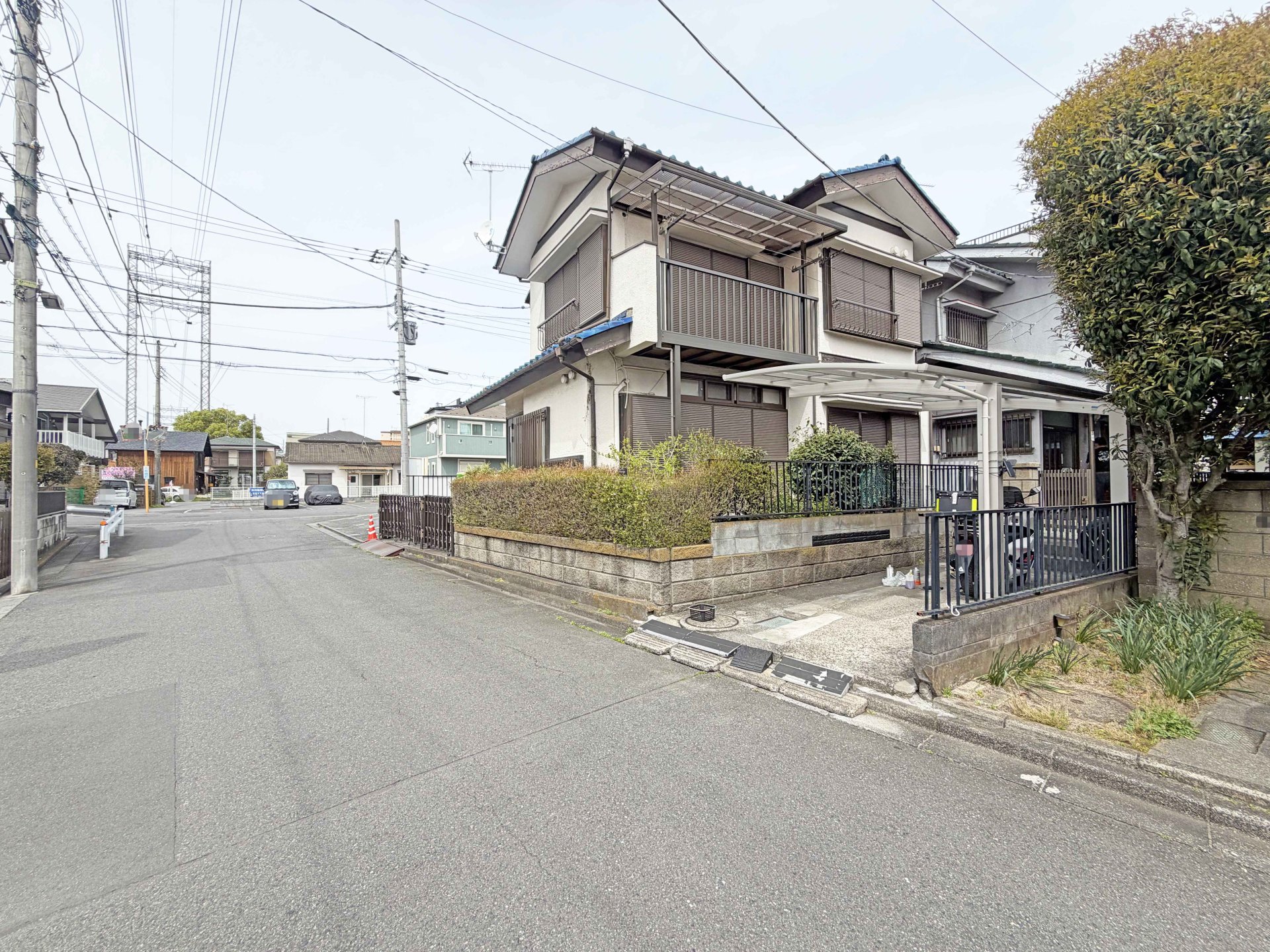 前面道路含む外観