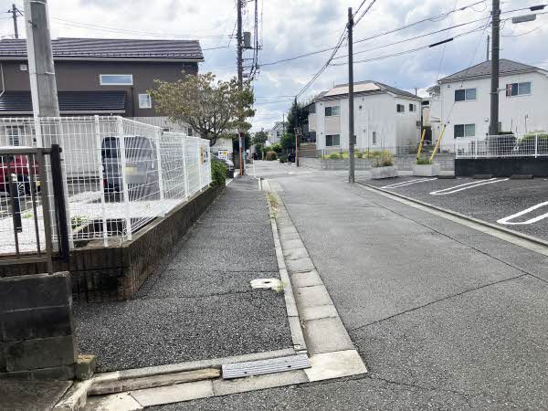 前面道路含む外観