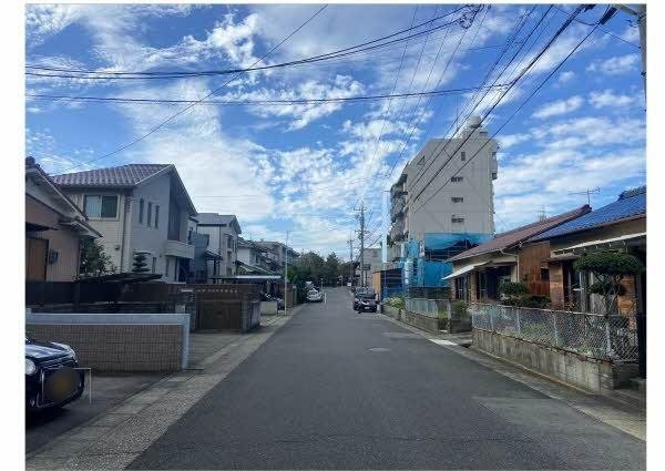 前面道路含む外観