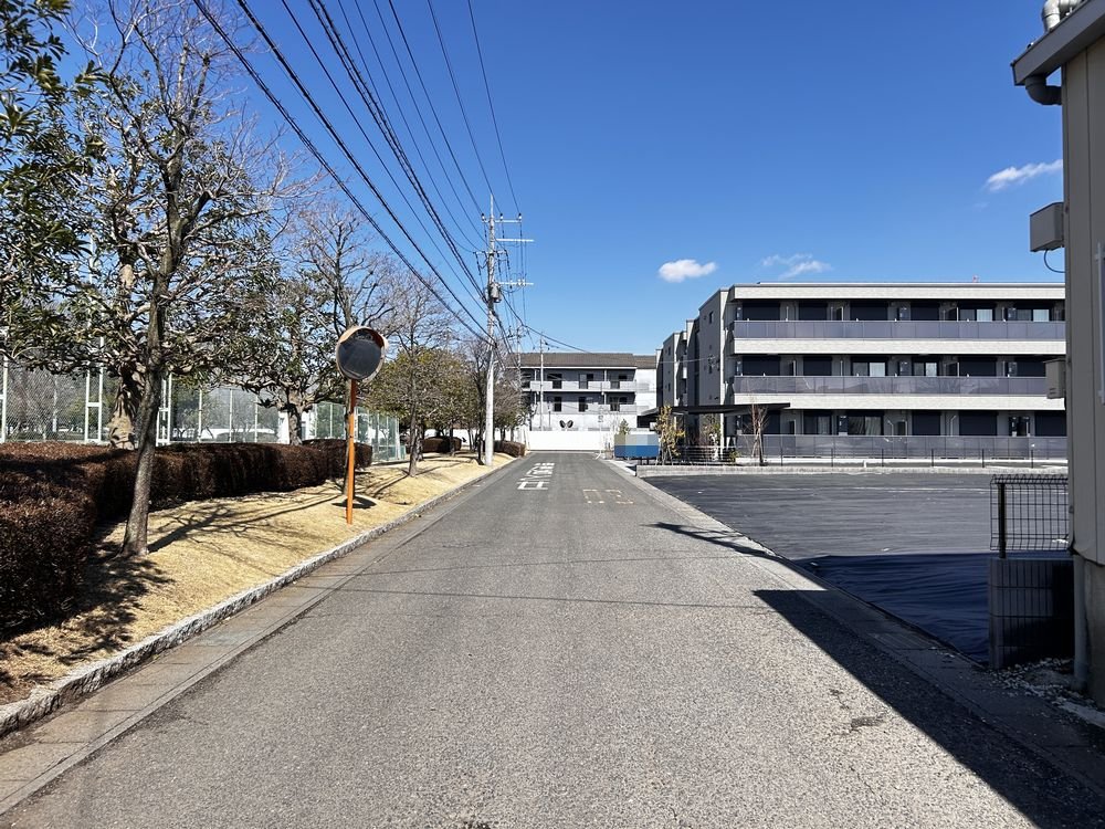 前面道路含む外観
