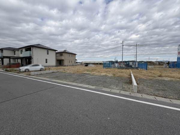 前面道路含む外観