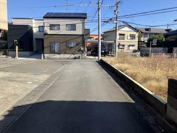 前面道路含む外観