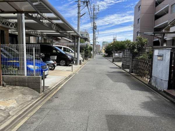 前面道路含む外観