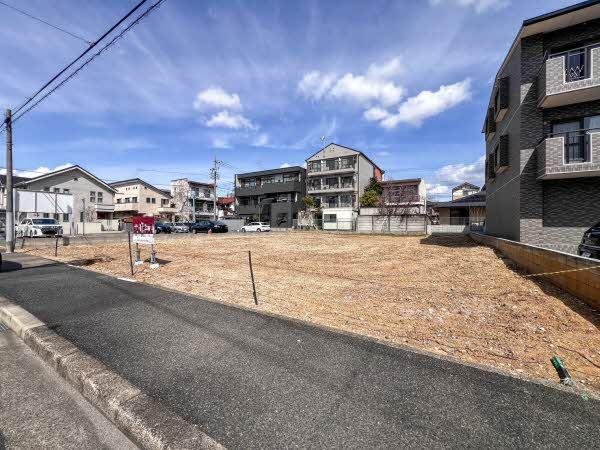 前面道路含む外観