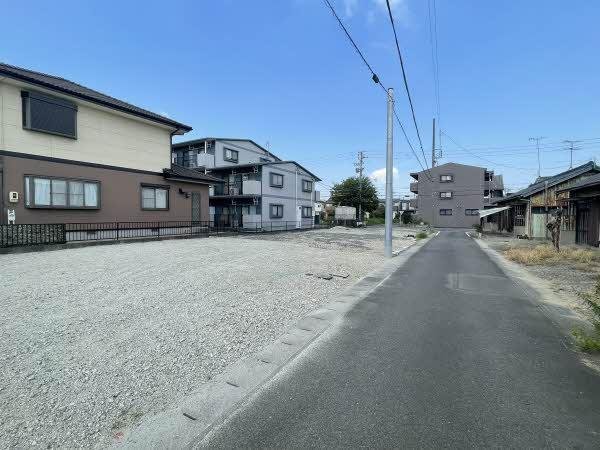 前面道路含む外観