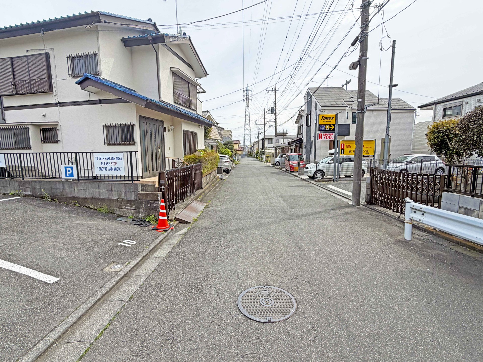 前面道路含む外観