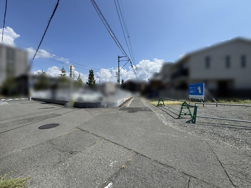 前面道路含む外観