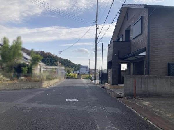 前面道路含む外観