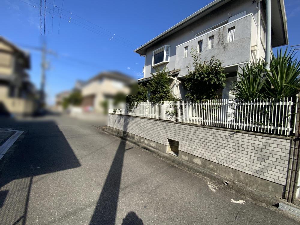 前面道路含む外観