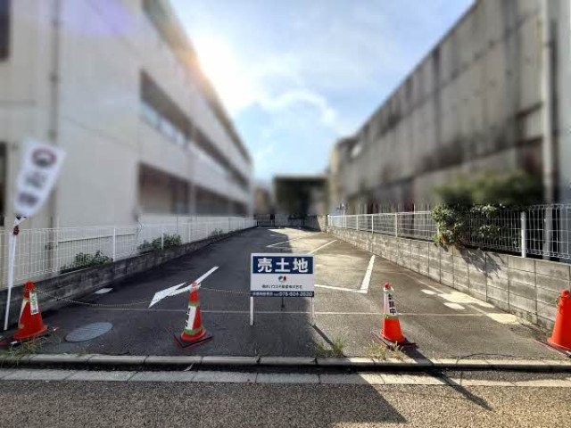 前面道路含む外観