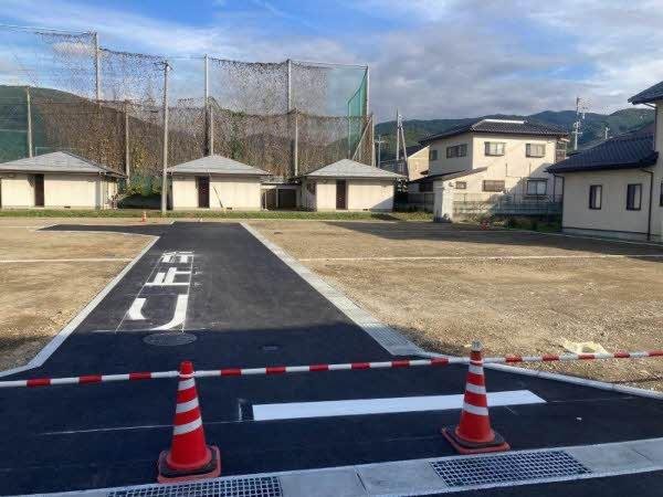 前面道路含む外観