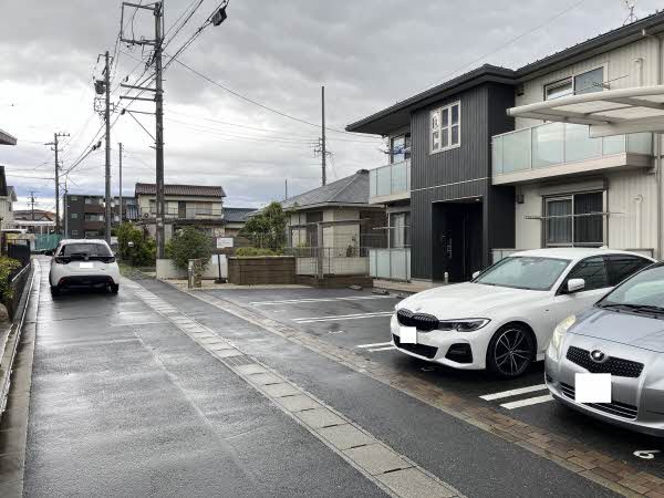 前面道路含む外観