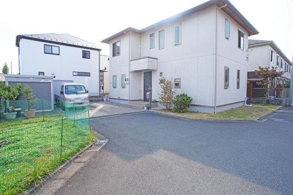 前面道路含む外観