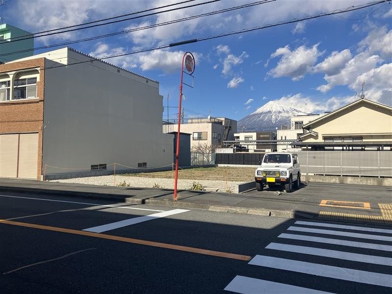 前面道路含む外観