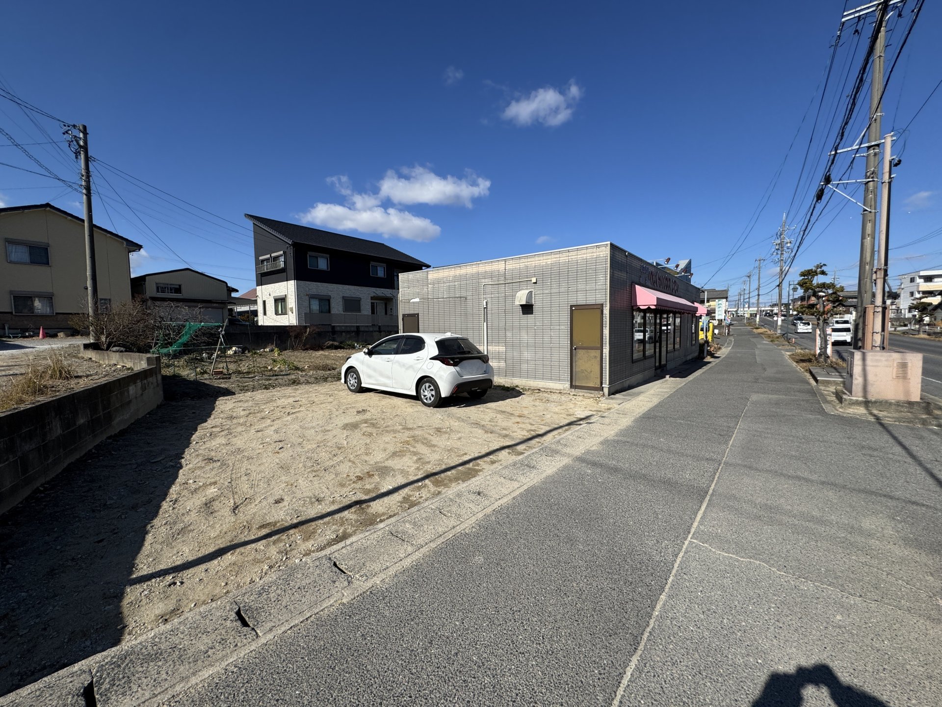 前面道路含む外観