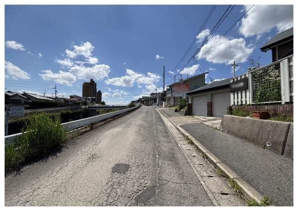 前面道路含む外観