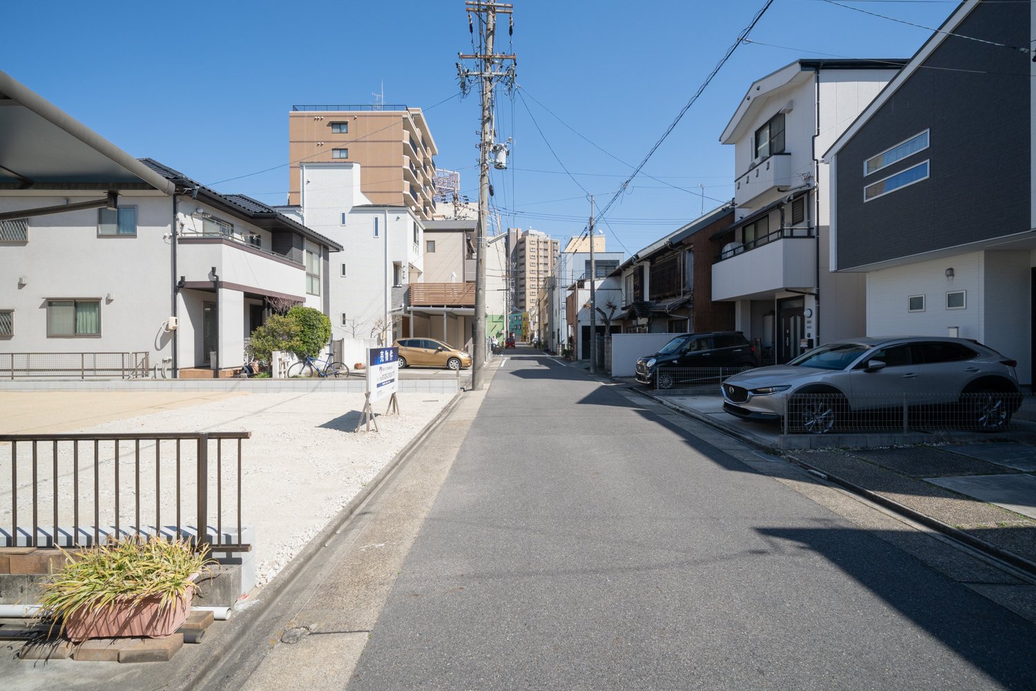 前面道路含む外観