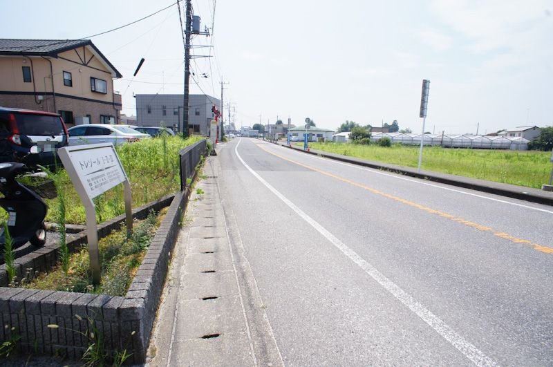 前面道路含む外観