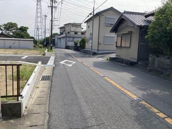 前面道路含む外観