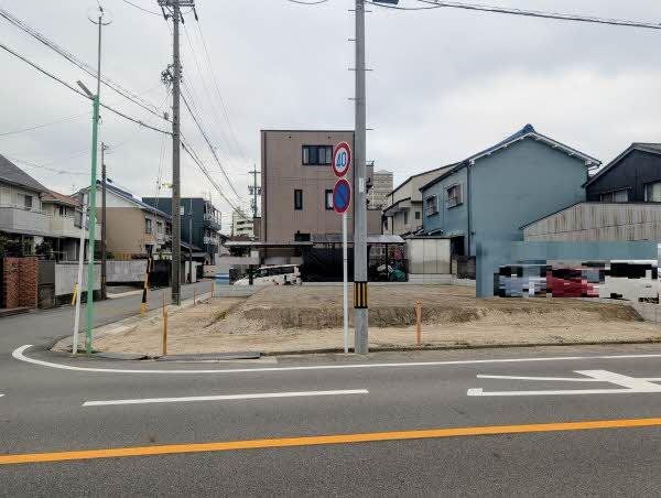 前面道路含む外観