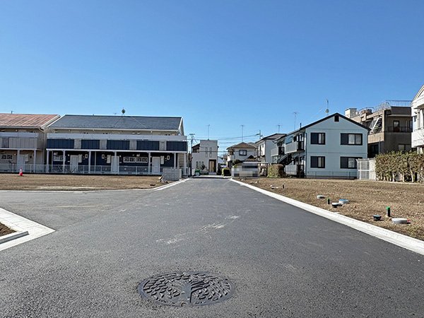 前面道路含む外観