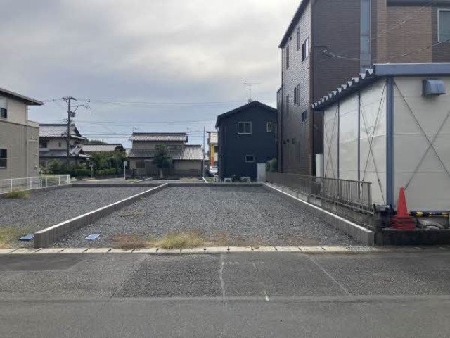 前面道路含む外観