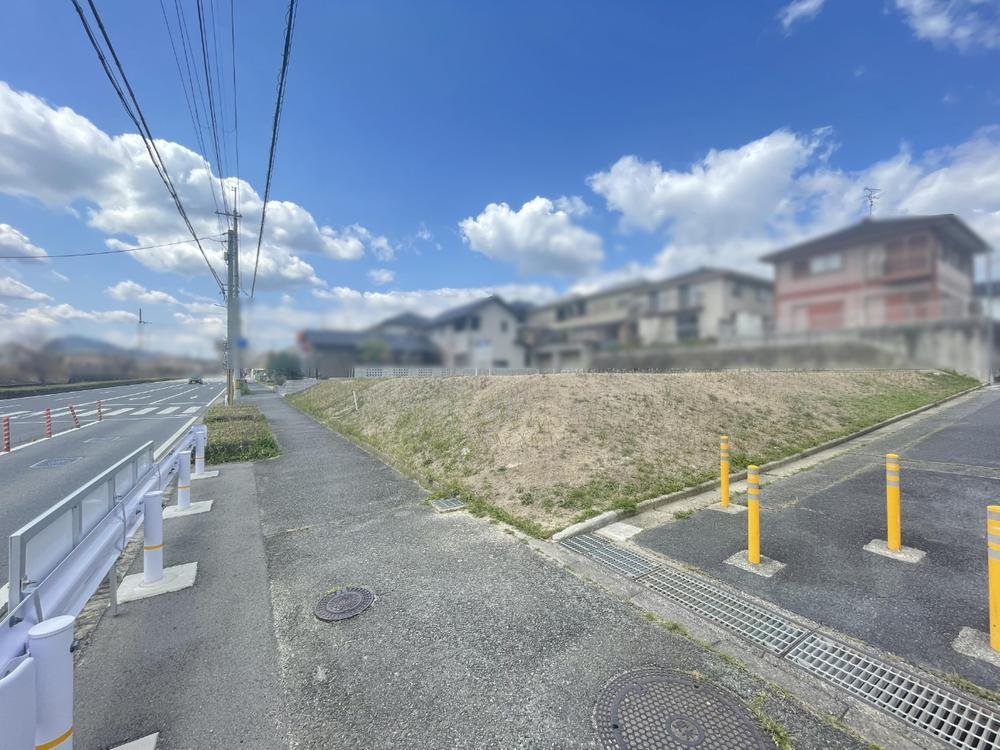 前面道路含む外観