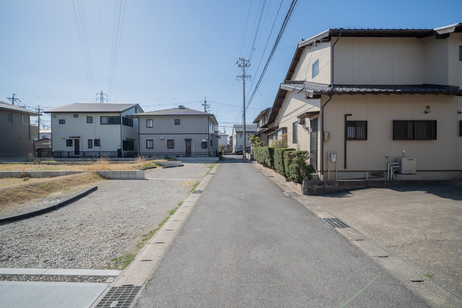 前面道路含む外観