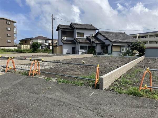 前面道路含む外観