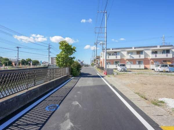前面道路含む外観