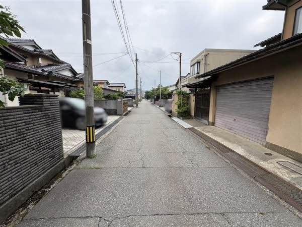 前面道路含む外観