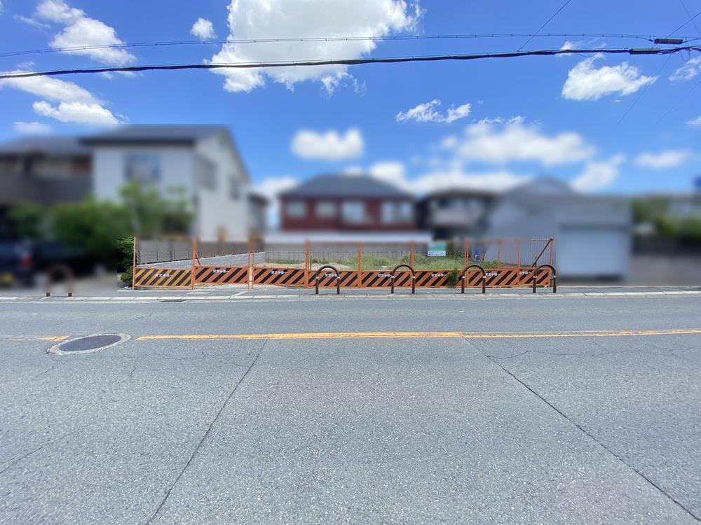 前面道路含む外観