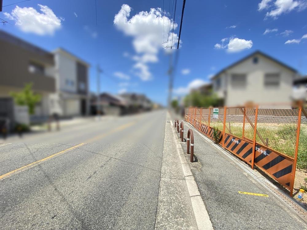 前面道路含む外観