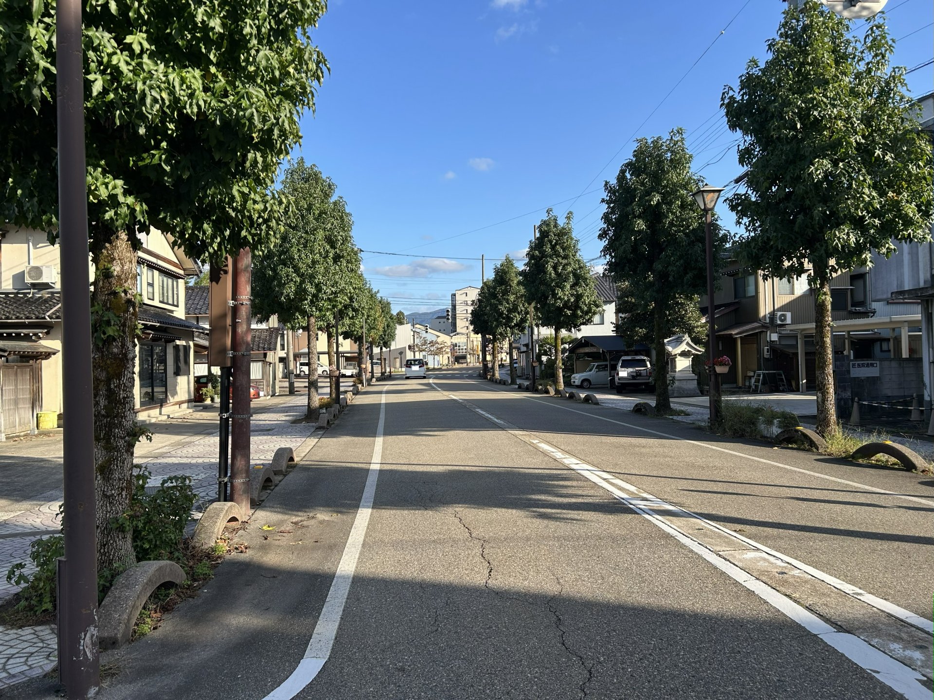 前面道路含む外観
