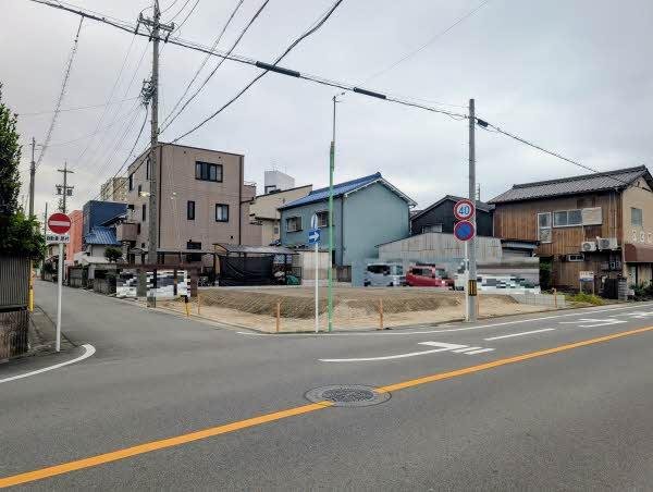 前面道路含む外観