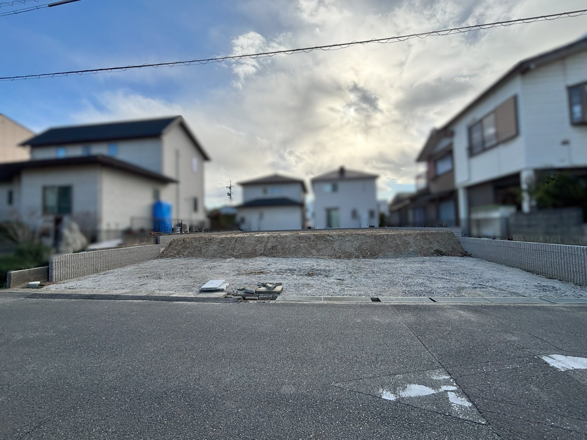 前面道路含む外観