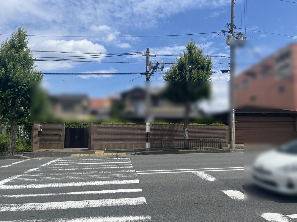 前面道路含む外観