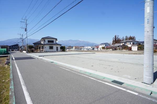 前面道路含む外観