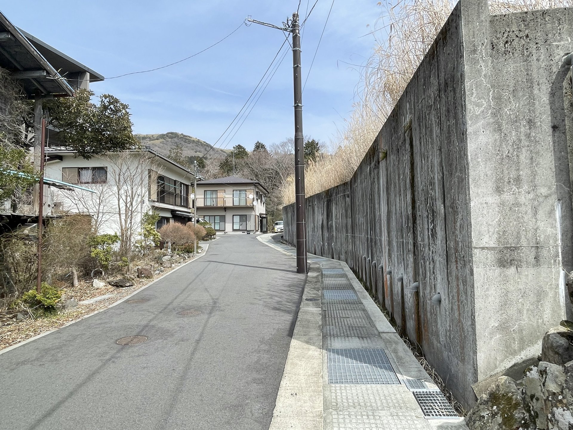 前面道路含む外観