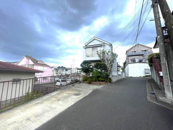 前面道路含む外観