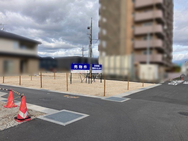 前面道路含む外観